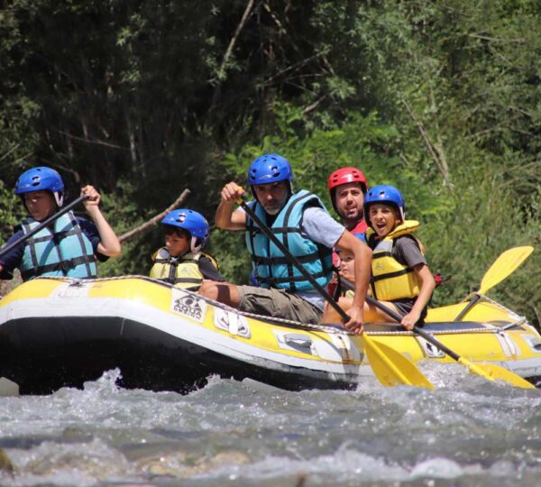 escursione su canotto in fiume