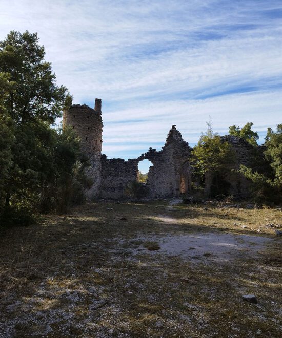 Trekking l'anello del Colloreto dai pini loricati alla cascata