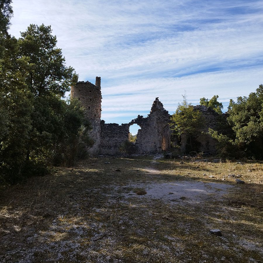 Trekking l'anello del Colloreto dai pini loricati alla cascata