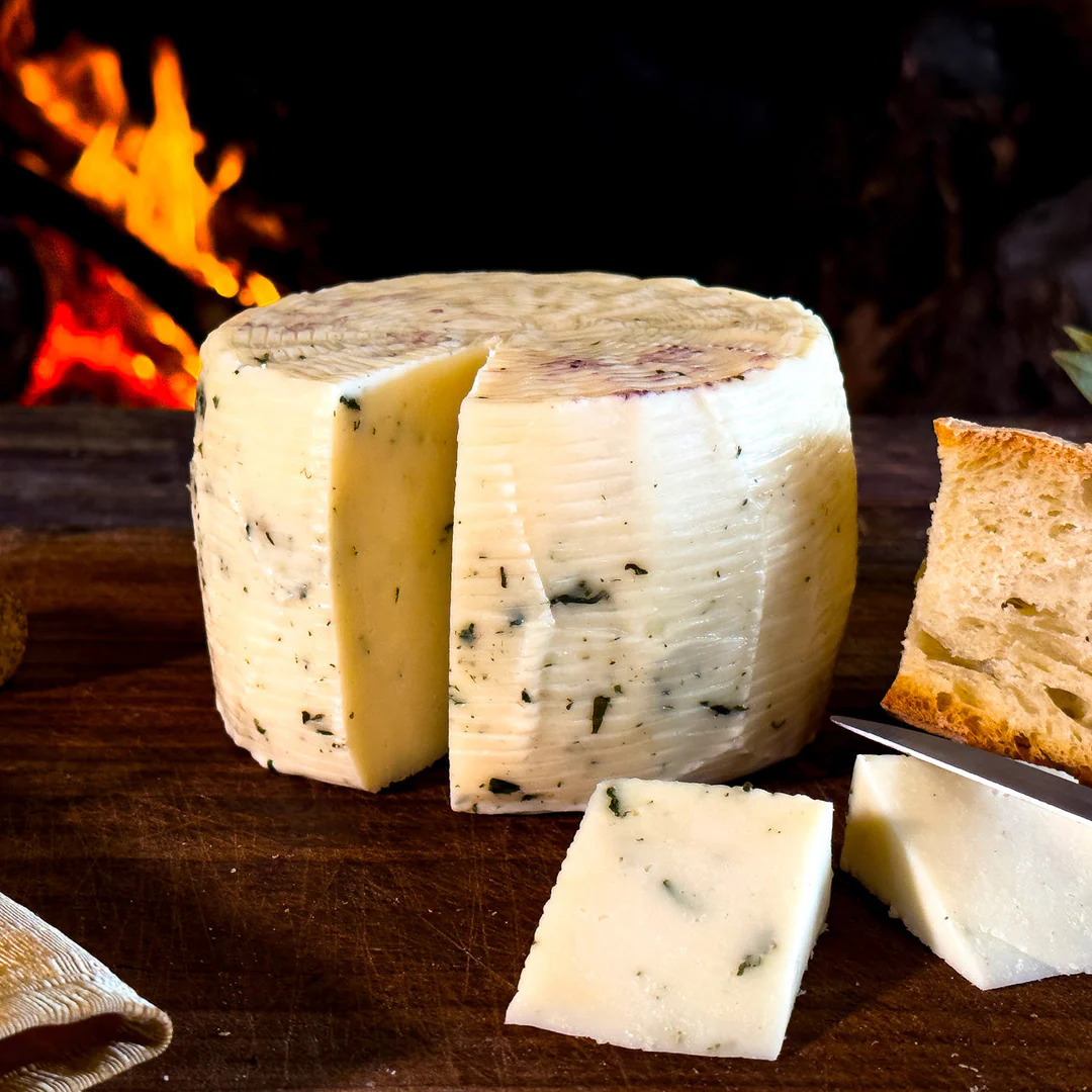 Formaggio vaccino alla canapa