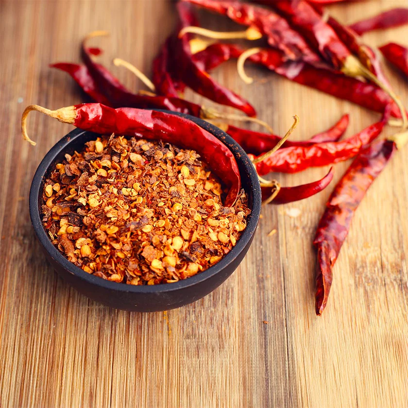 Piatto di peperoncino calabrese piccante a scaglie