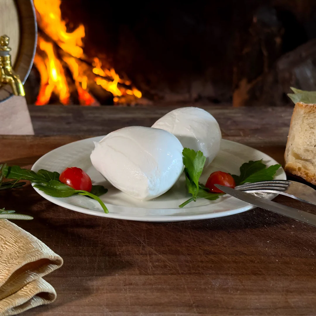 Mozzarelle fresche in piatto